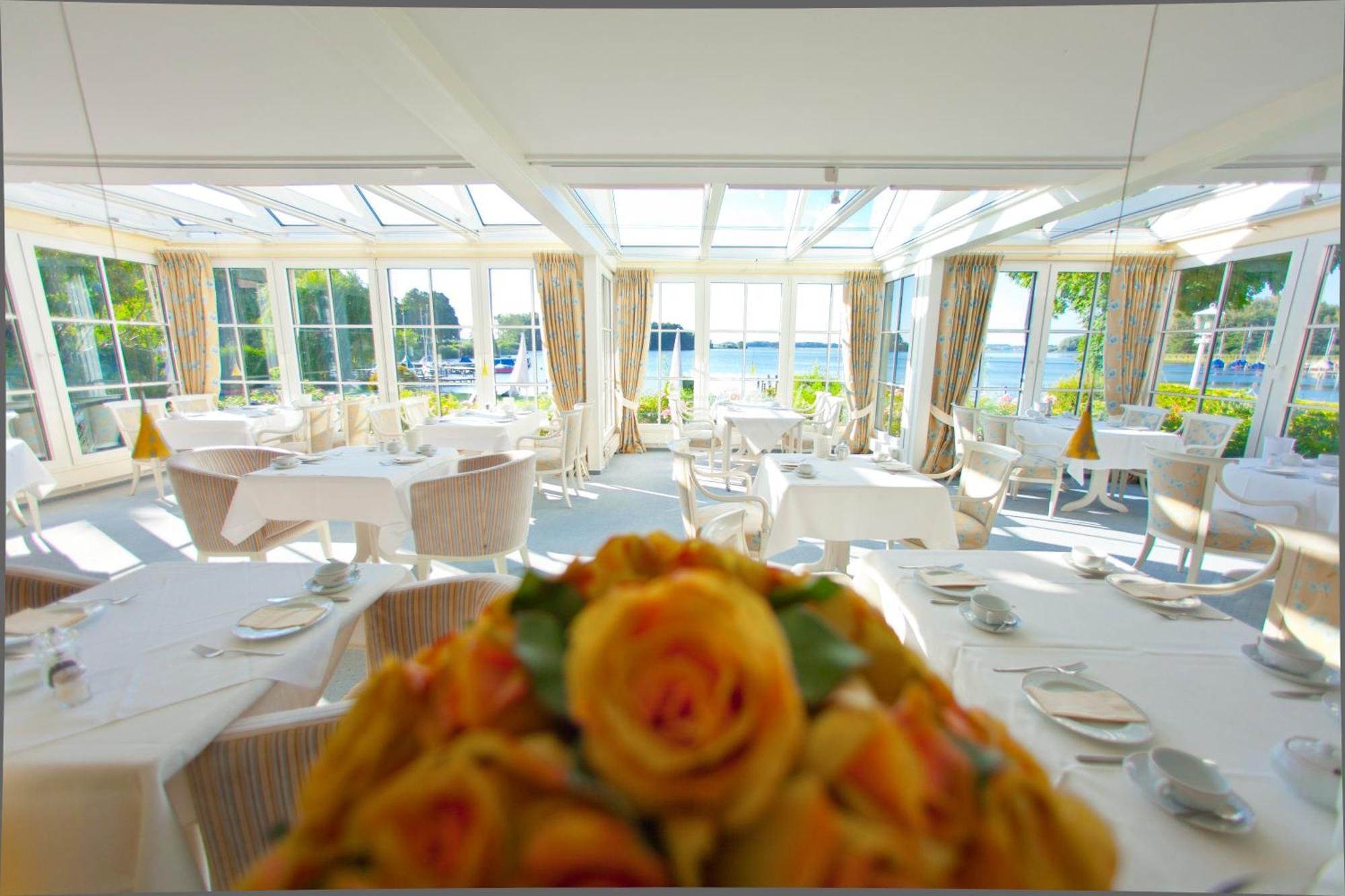 Strauers Hotel Am See Bosau Exterior foto