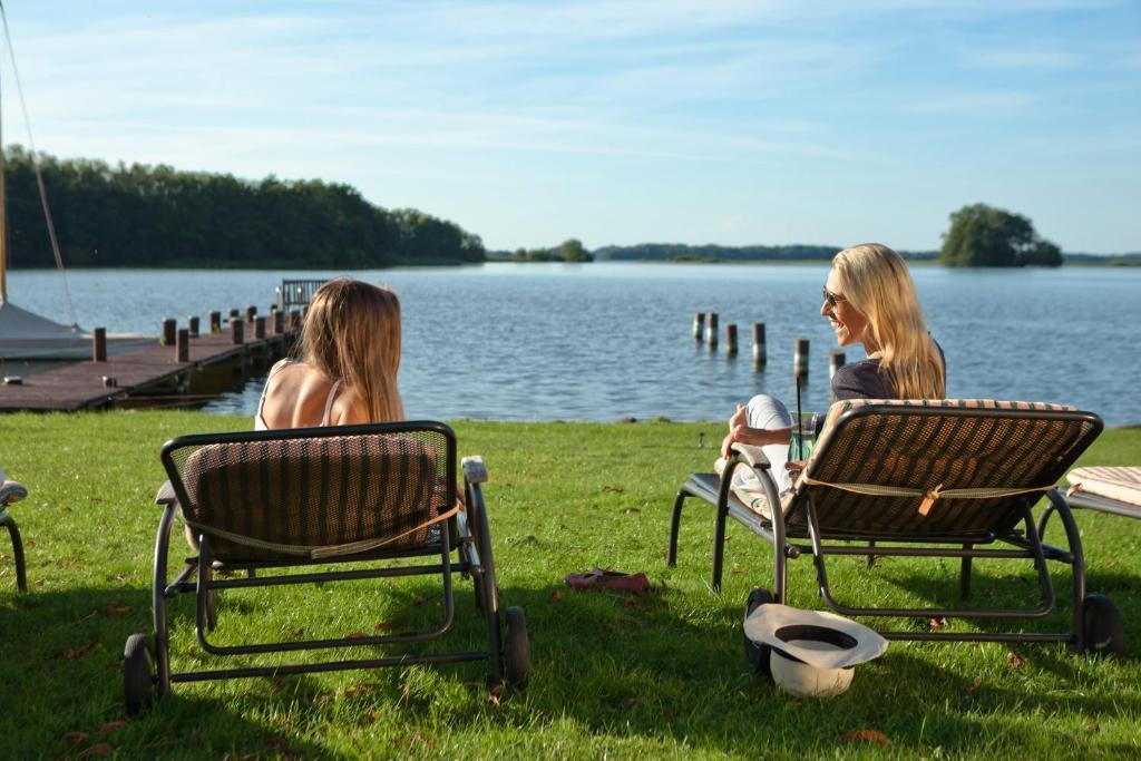 Strauers Hotel Am See Bosau Exterior foto